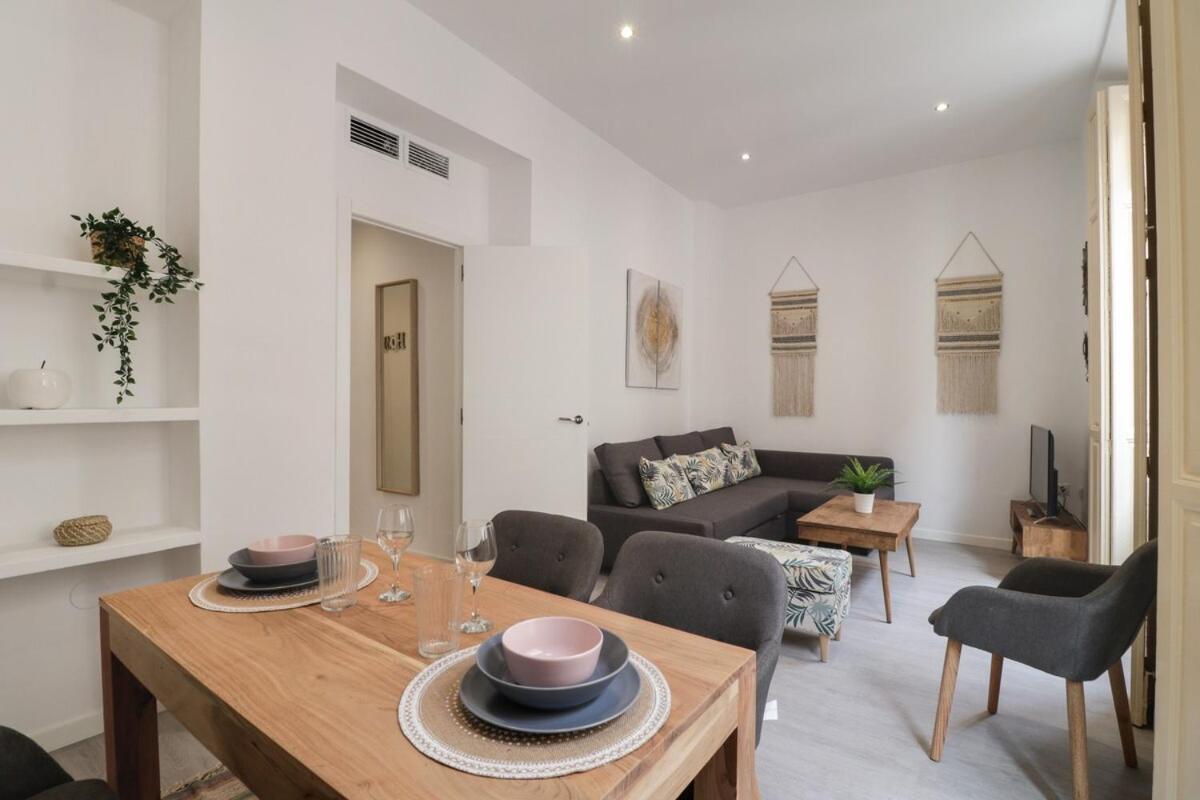 C93 - Trendy Two Bedrooms In Ollerias Malaga Bagian luar foto