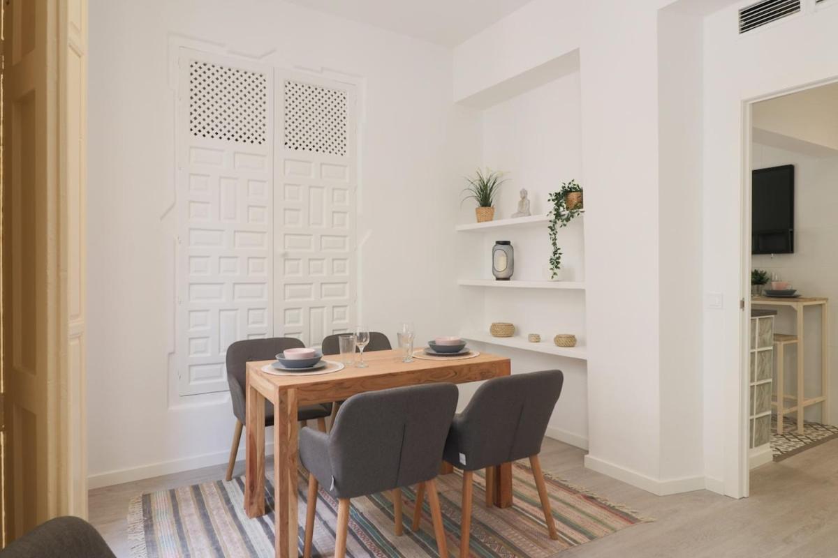 C93 - Trendy Two Bedrooms In Ollerias Malaga Bagian luar foto
