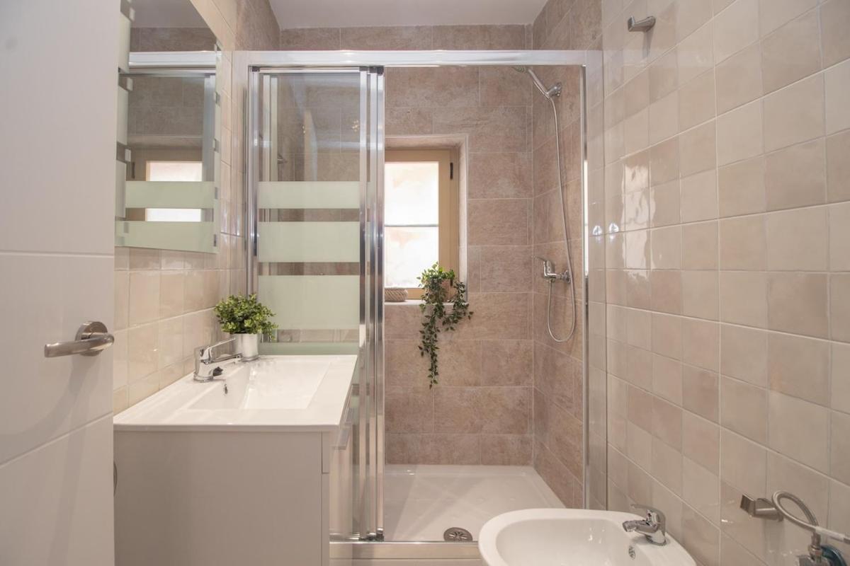 C93 - Trendy Two Bedrooms In Ollerias Malaga Bagian luar foto