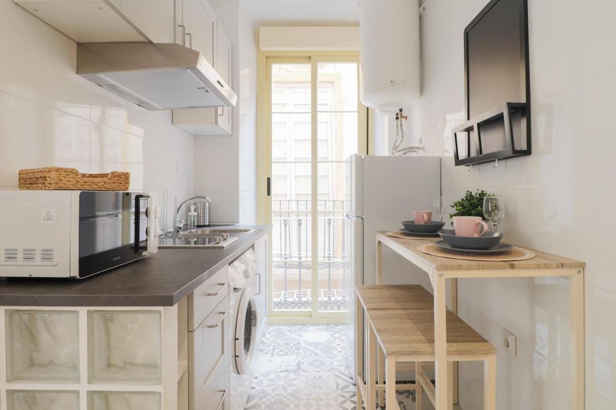 C93 - Trendy Two Bedrooms In Ollerias Malaga Bagian luar foto